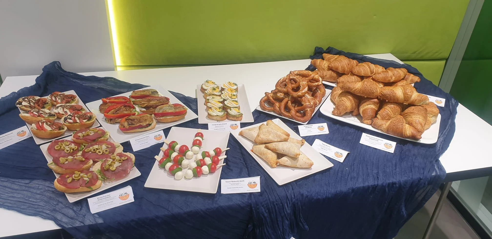 Let Me Bowl - Ofenfrische Croissants, herzhafte Häppchen und Fingerfood.