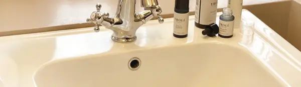 Yroli ApS - Yrolí produkter på et hotel værelse