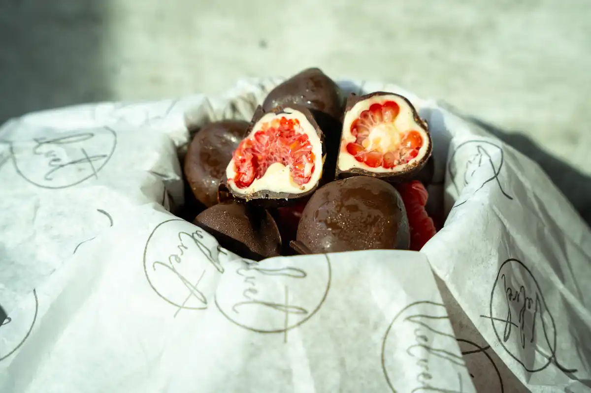 Velvet - Berries for the Soul - Chokoladeovertrukne hindbær