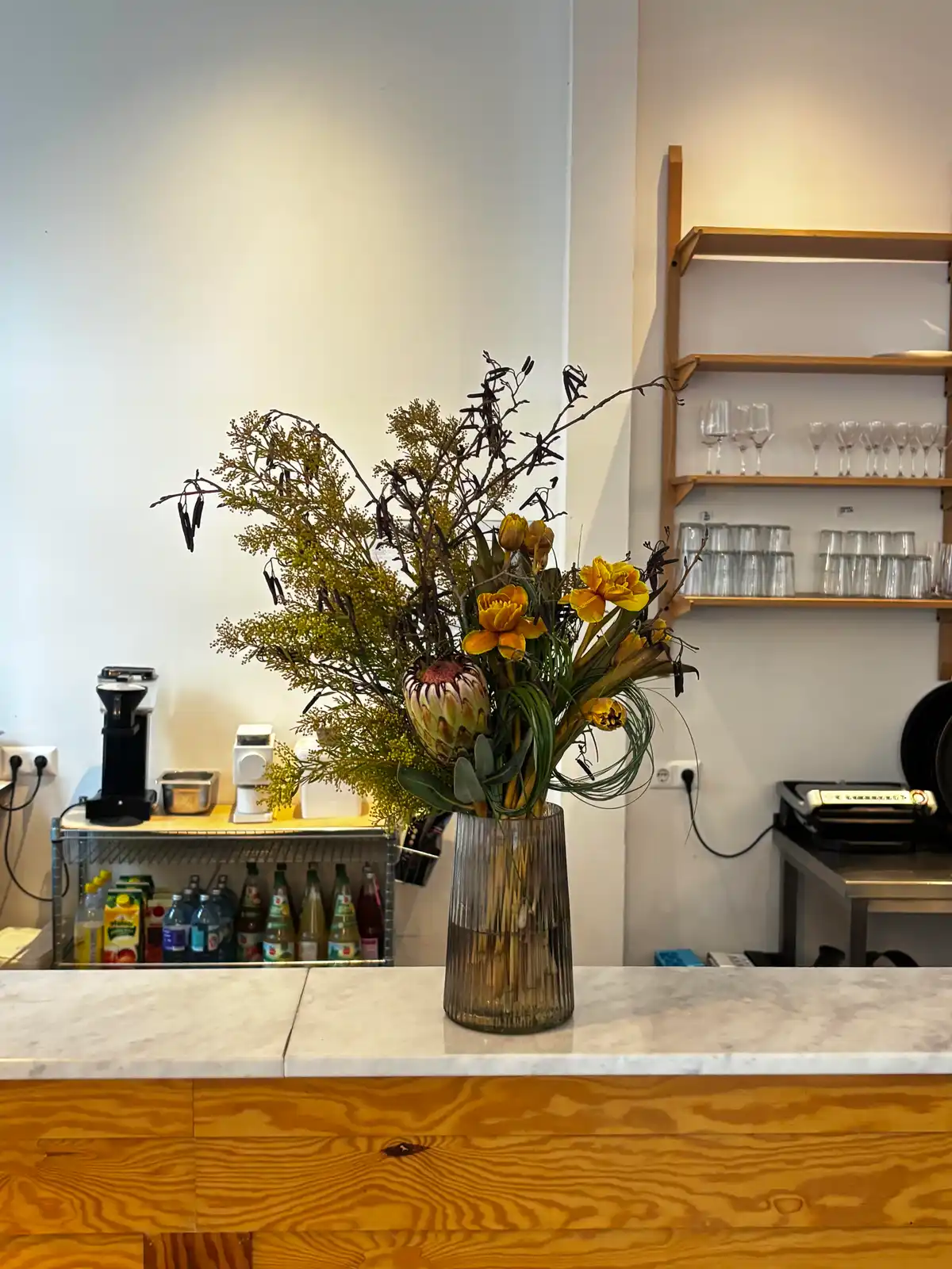LUST.6 - Weekly flower delivery for a café