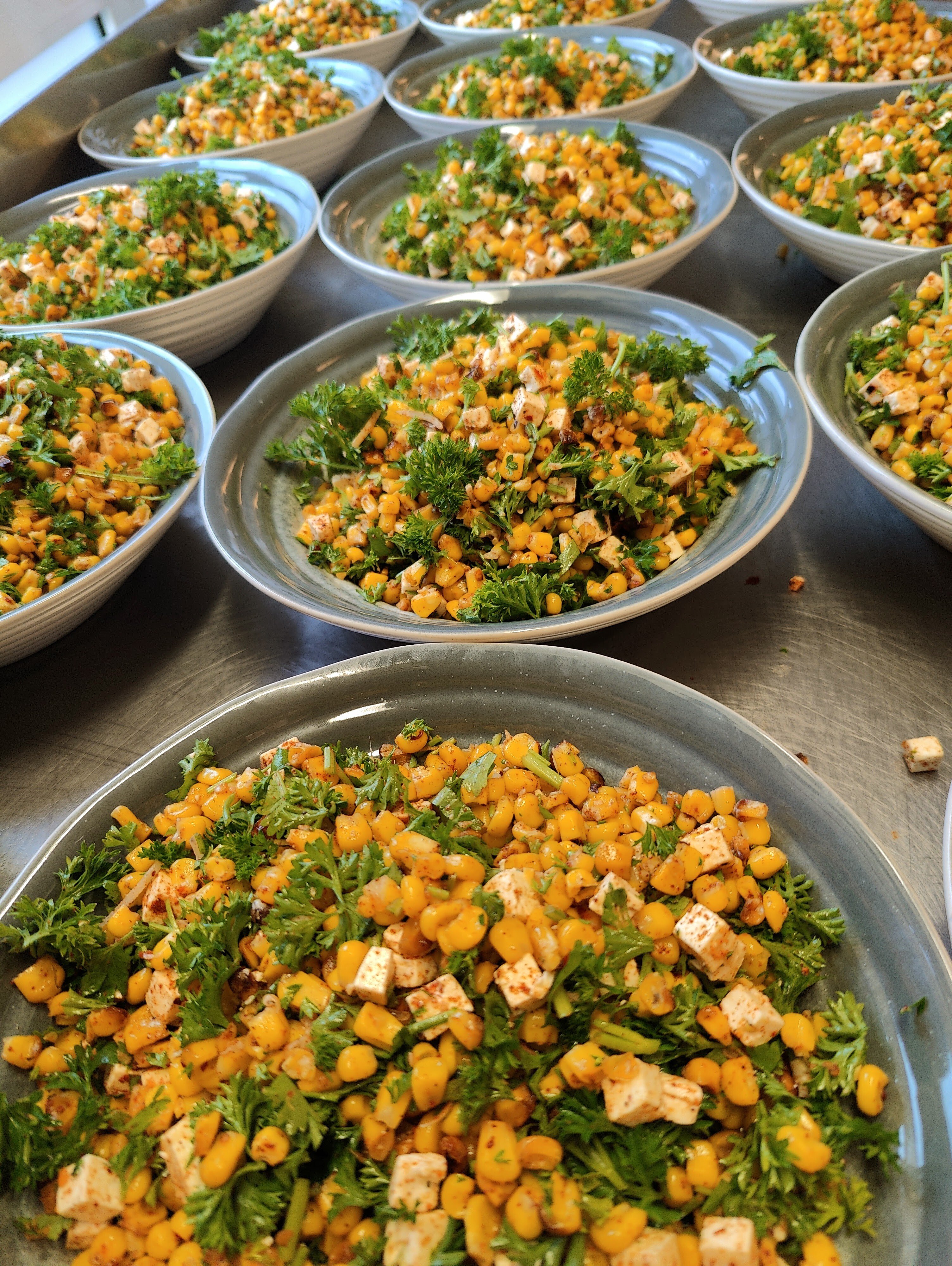 Lunch & Other Stories - Majs salat med koriander & feta