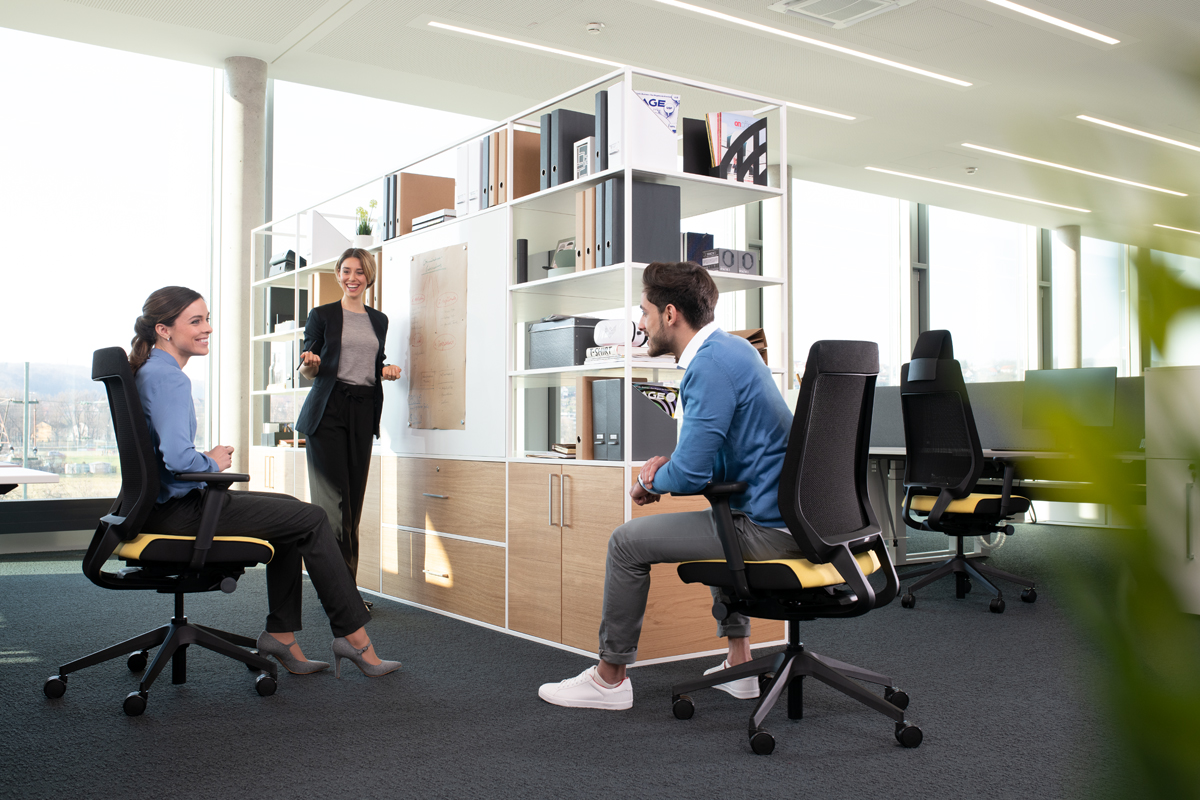 Office2go A/S - Kontorstolen er det vigtigste møbel, da den er tættest på din krop.........