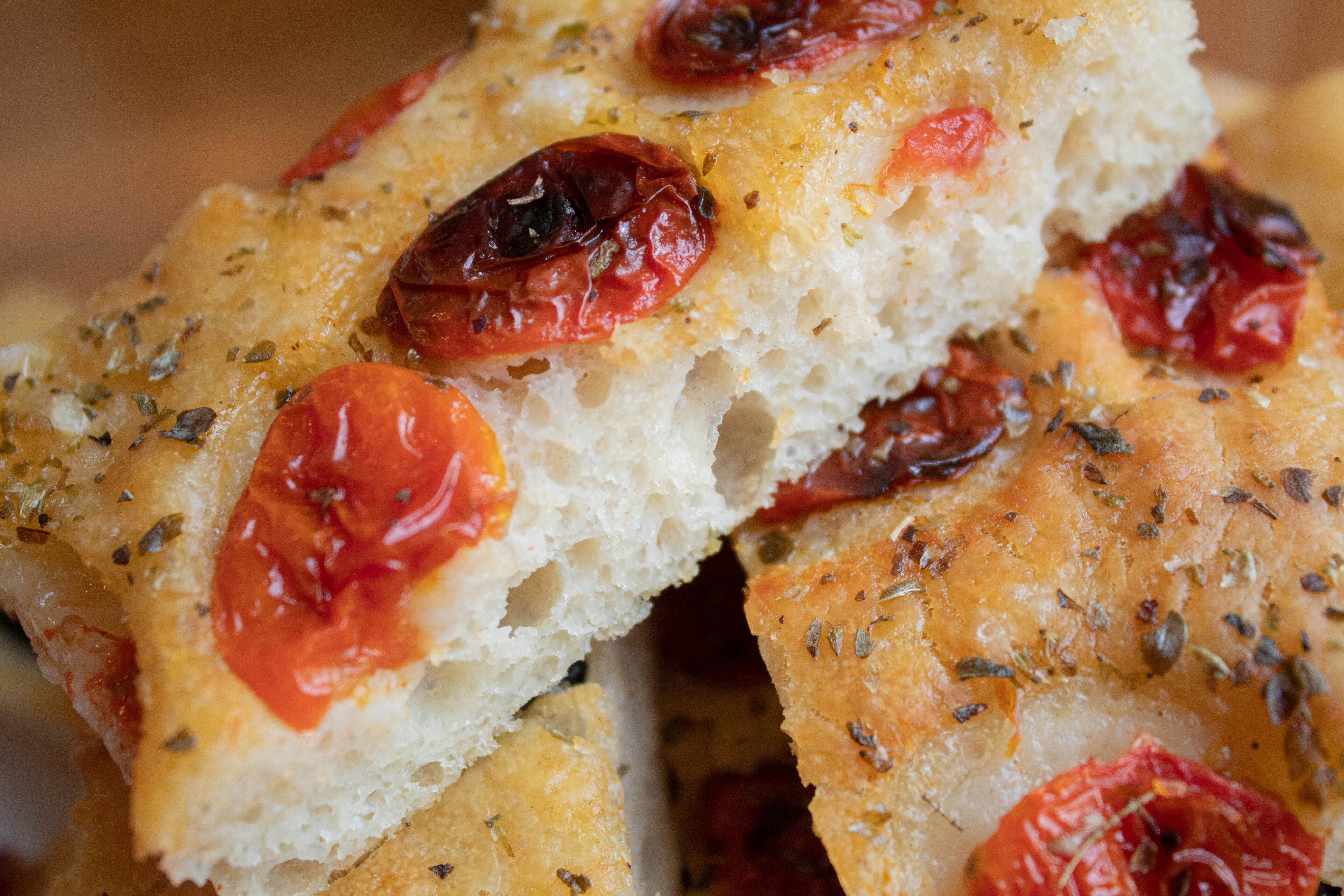 GastroNu - Foccacia med soltørrede tomater og rosmarin