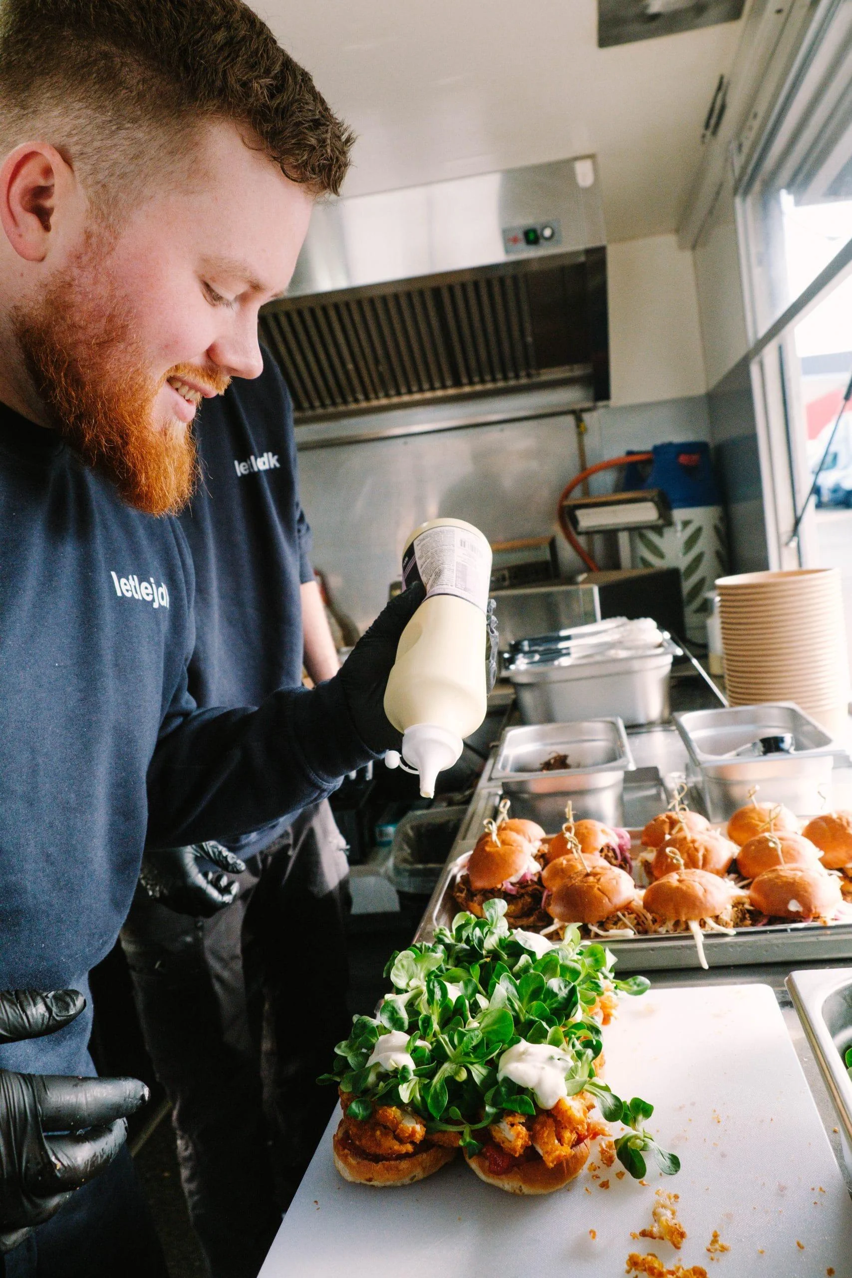 Letlej - Personale der arbejder i foodtruck