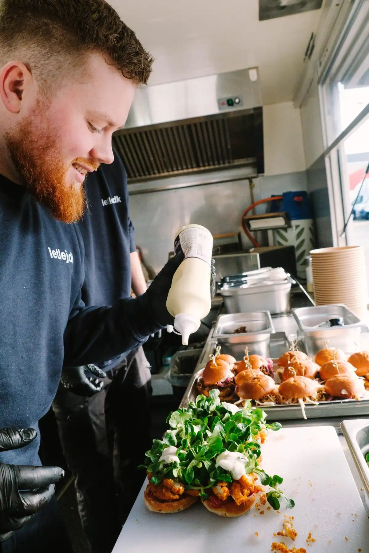 Letlej - Personale der arbejder i foodtruck