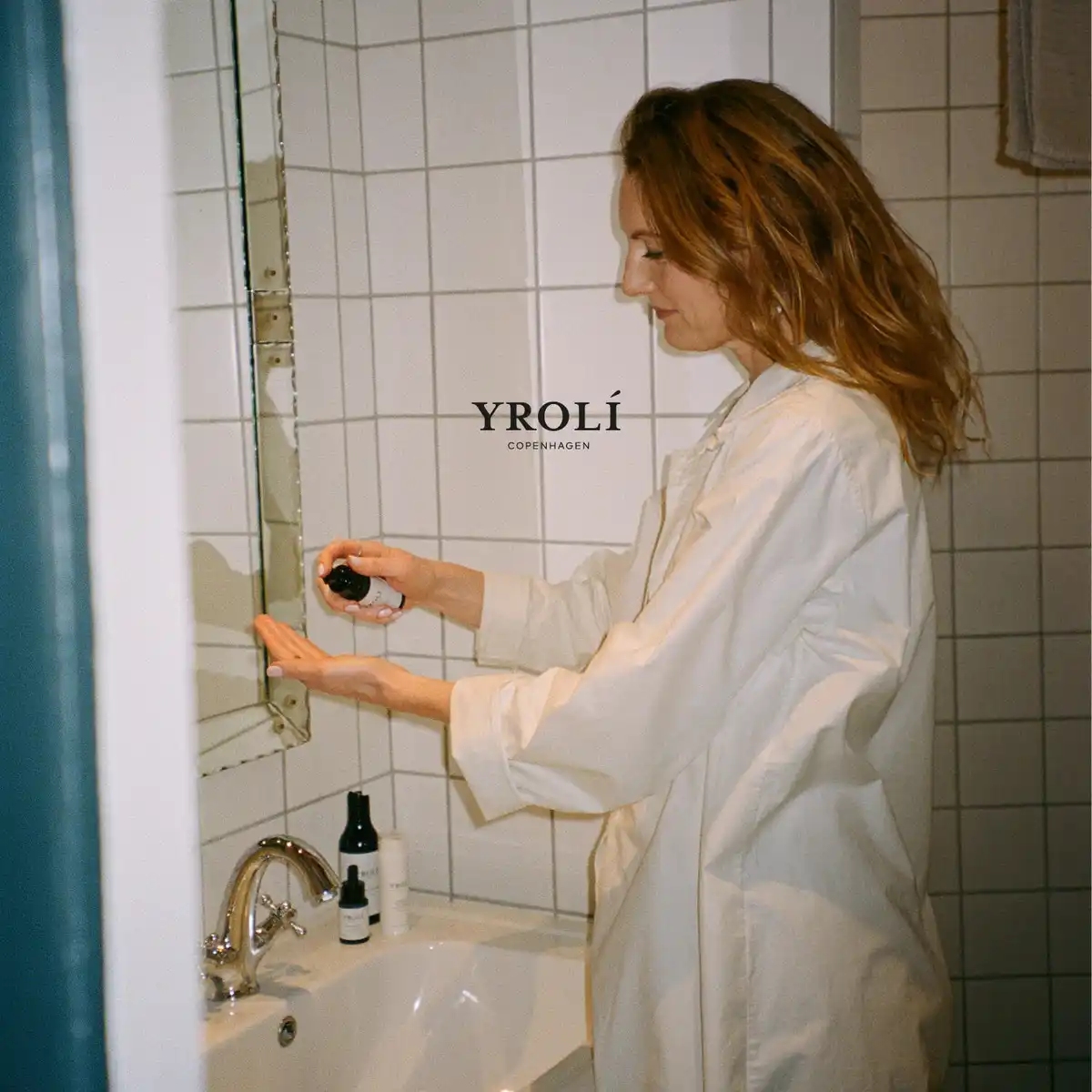 Yroli ApS - Yrolí produkter i brug i et badeværelse