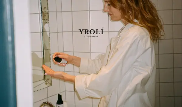 Yroli ApS - Yrolí produkter i brug i et badeværelse
