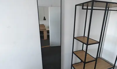 Dansk Handy Service ApS - Samling af reol, og opsætning af en del spejle hos Hotel B i Birkerød