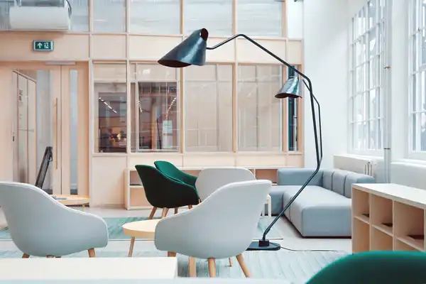 Kontor Design moodboard (digitalt oplæg) med indretningsforslag og estimeret budget