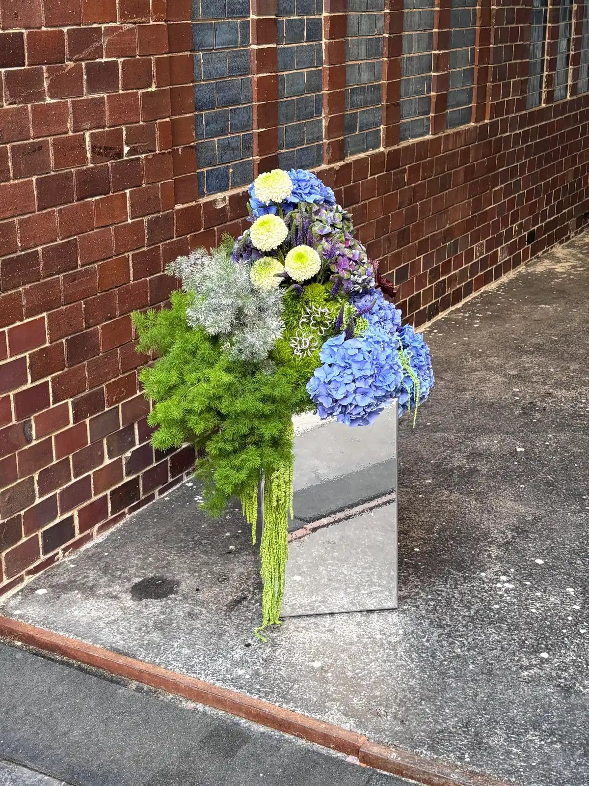 LUST.6 - Sculptural floral arrangement for brand activation