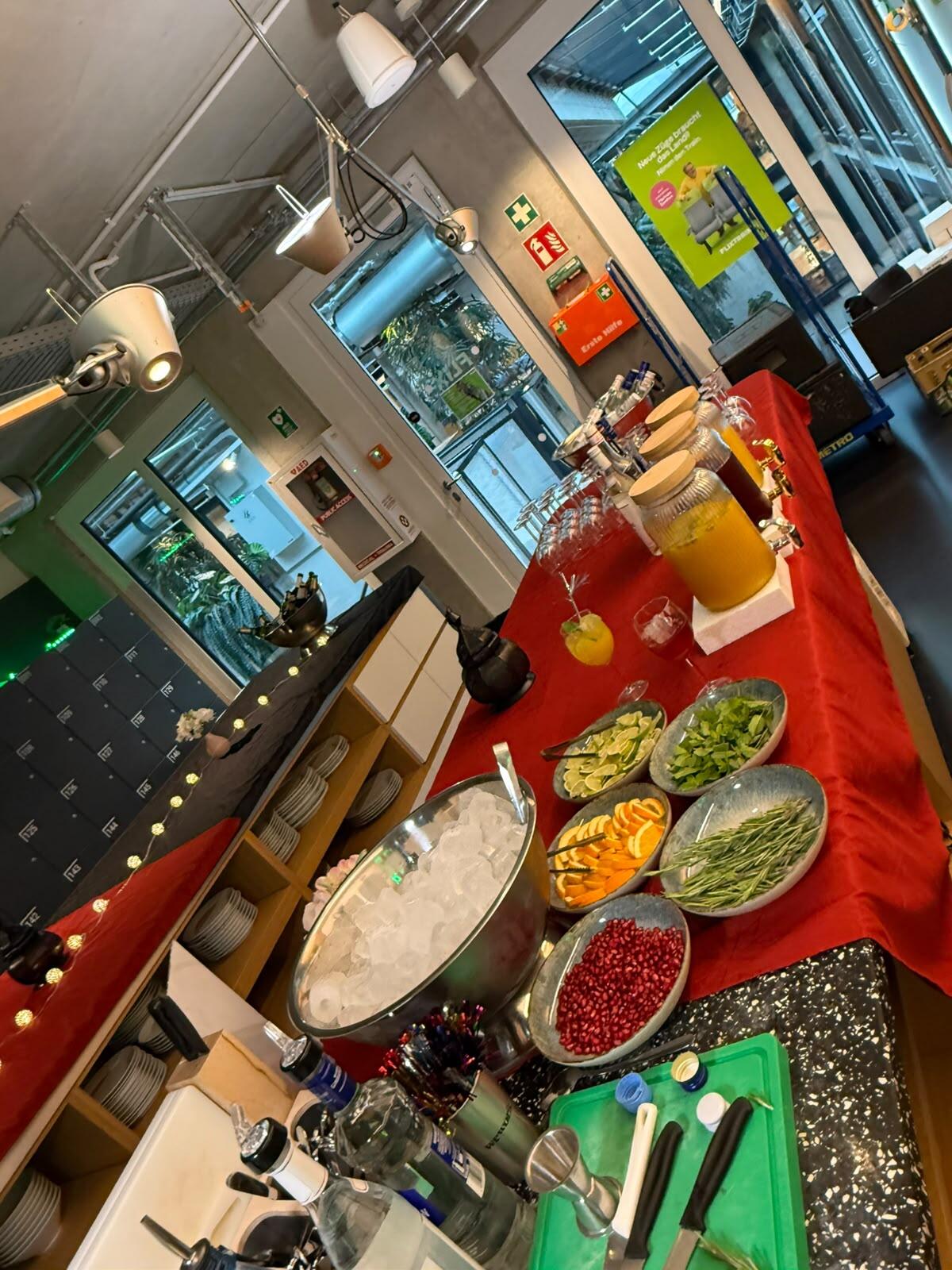 Let Me Bowl - Unsere Cocktailbars bringen frisch gemixte Drinks und echtes Barfeeling!