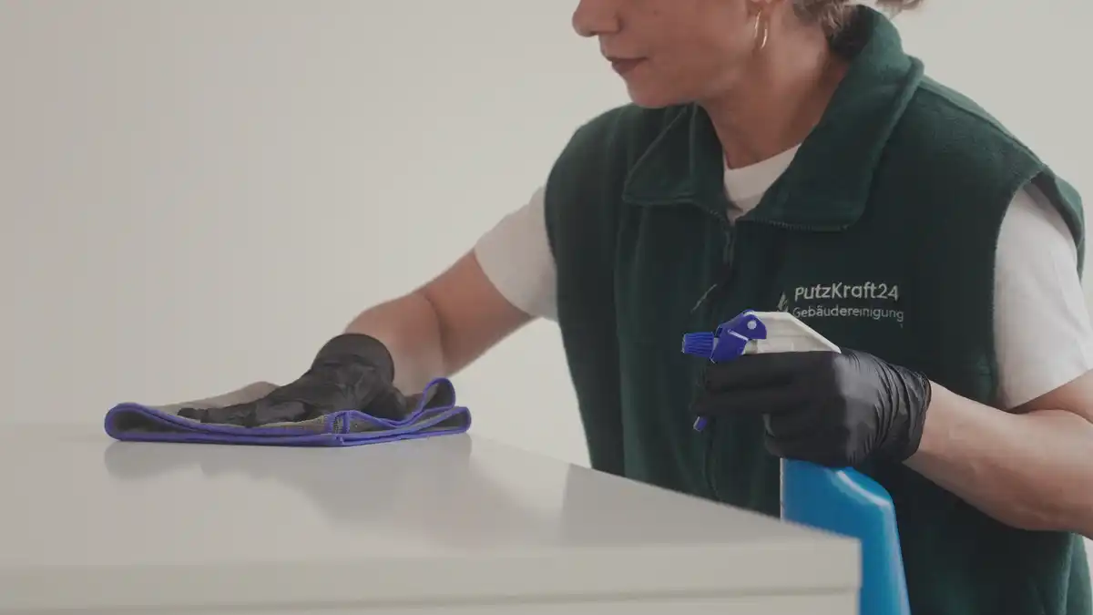 PutzKraft24 - Unterhaltsreinigung (Oberflächen)