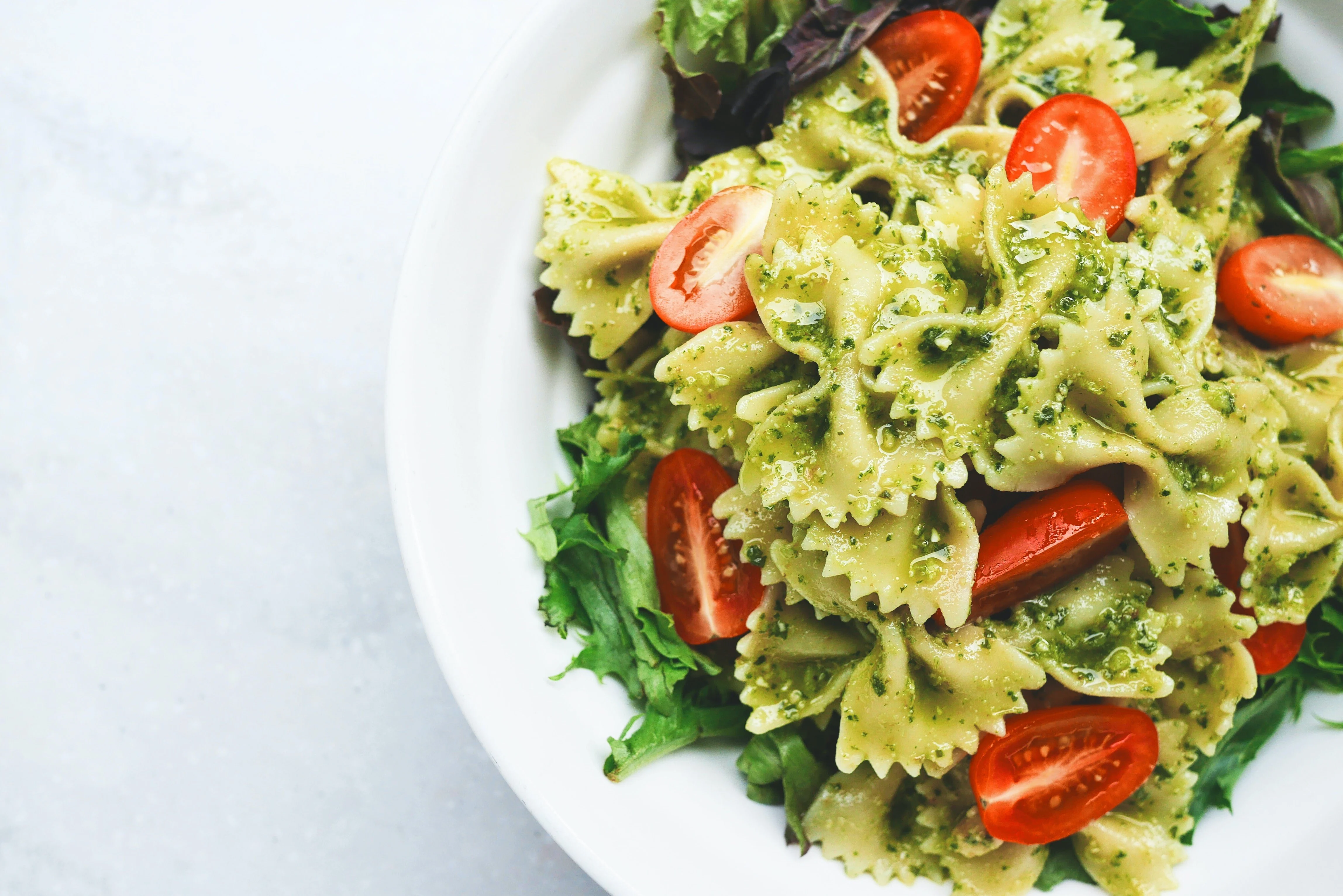 GastroNu - Pestopasta med tomater og rucola
