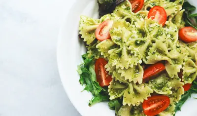 GastroNu - Pestopasta med tomater og rucola