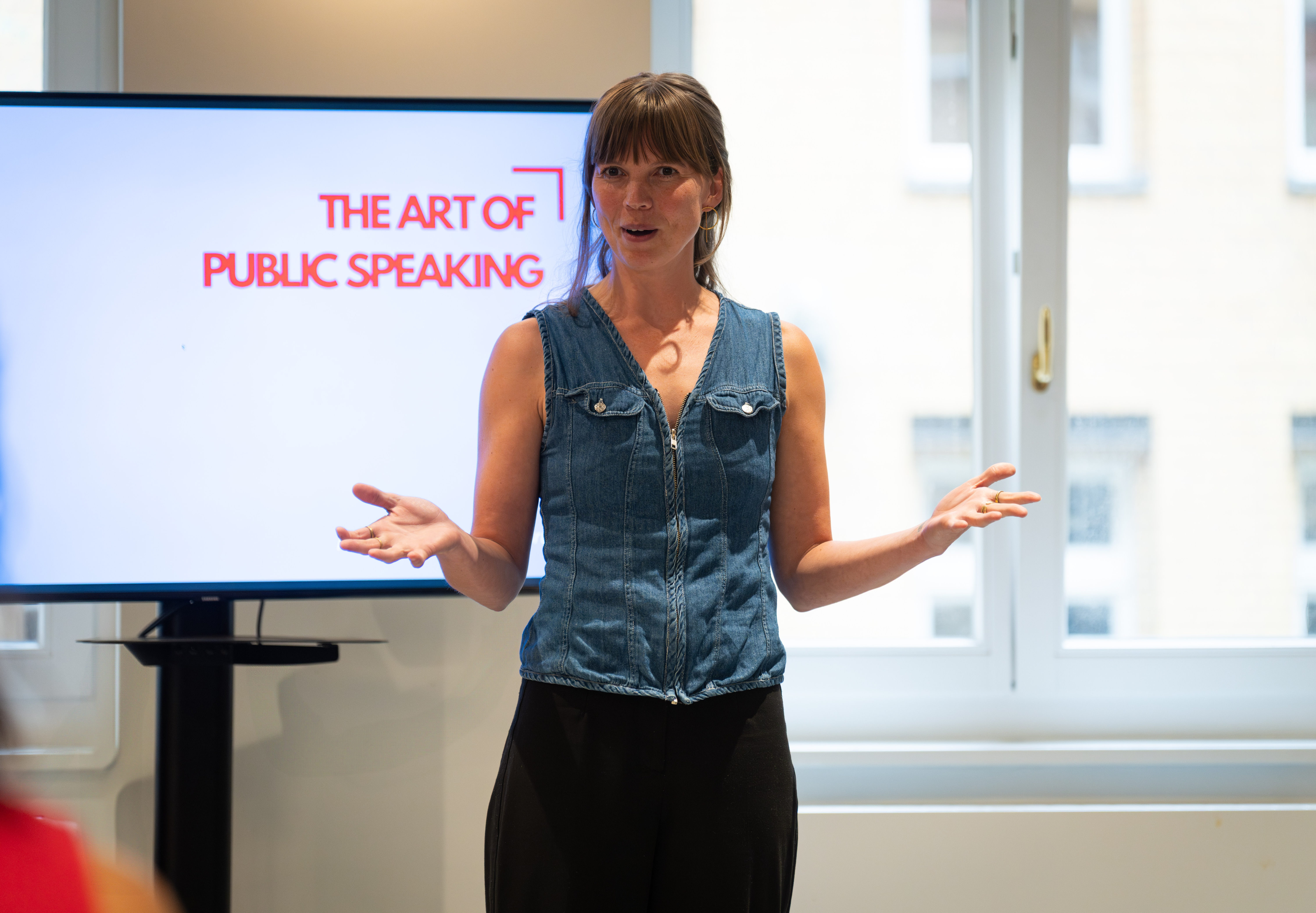 The Untold - Esther de Bruijn hosting a public speaking workshop