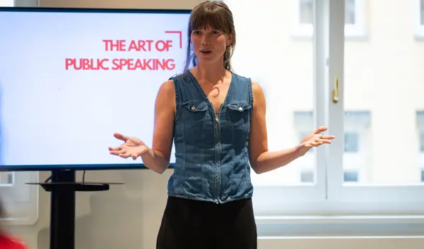 The Untold - Esther de Bruijn hosting a public speaking workshop