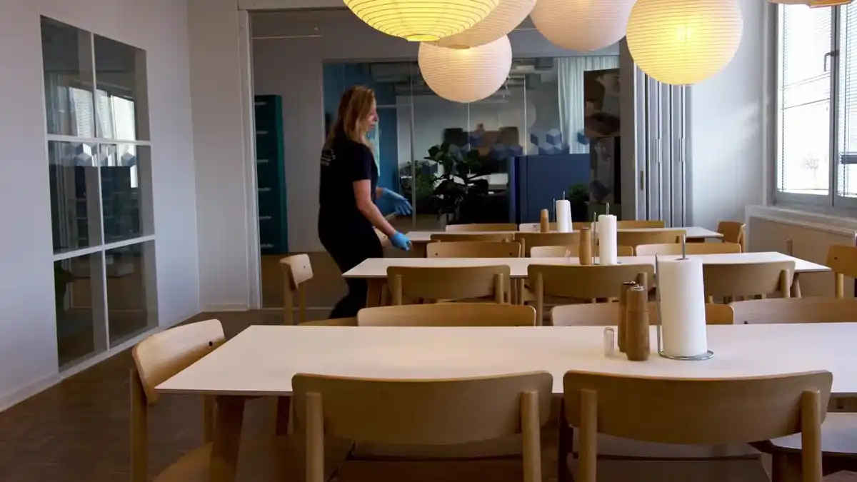 Krone Service Erhverv ApS - Rengøring af fællesområder