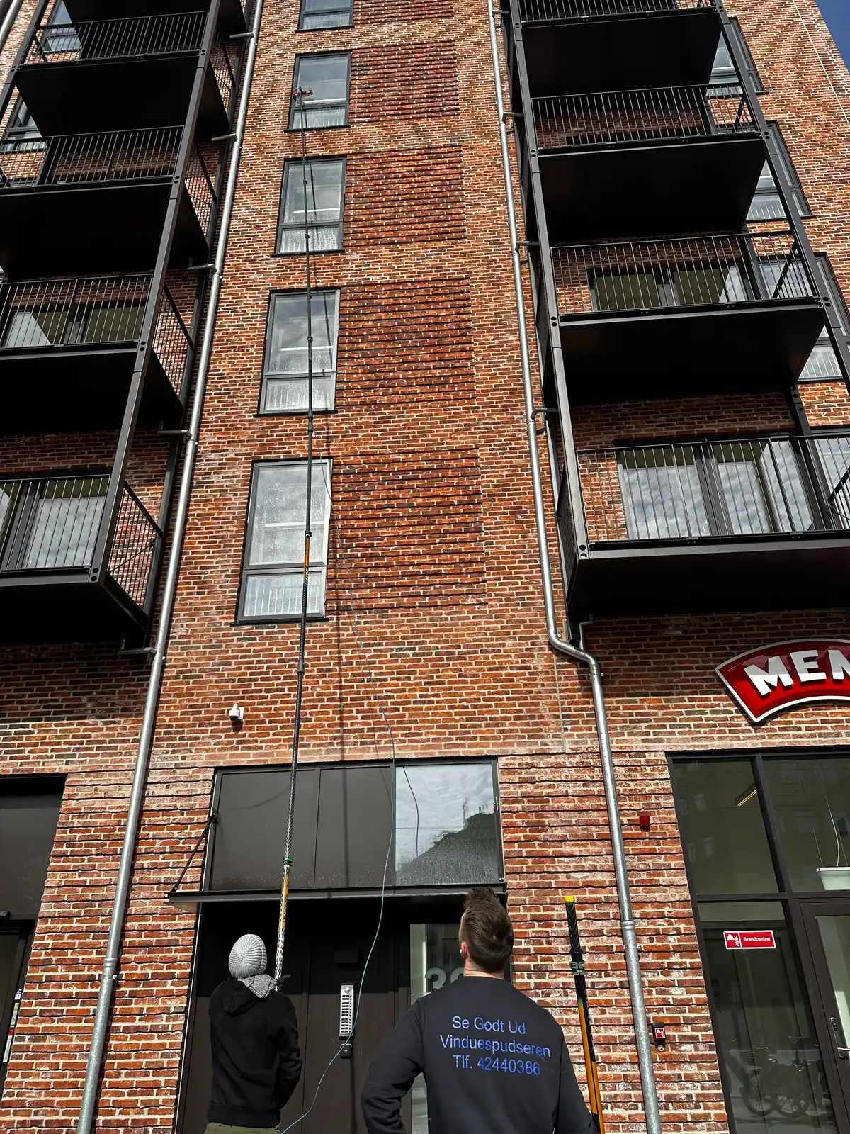 Se-Godt-Ud Ejendomsservice - Langt op :-)