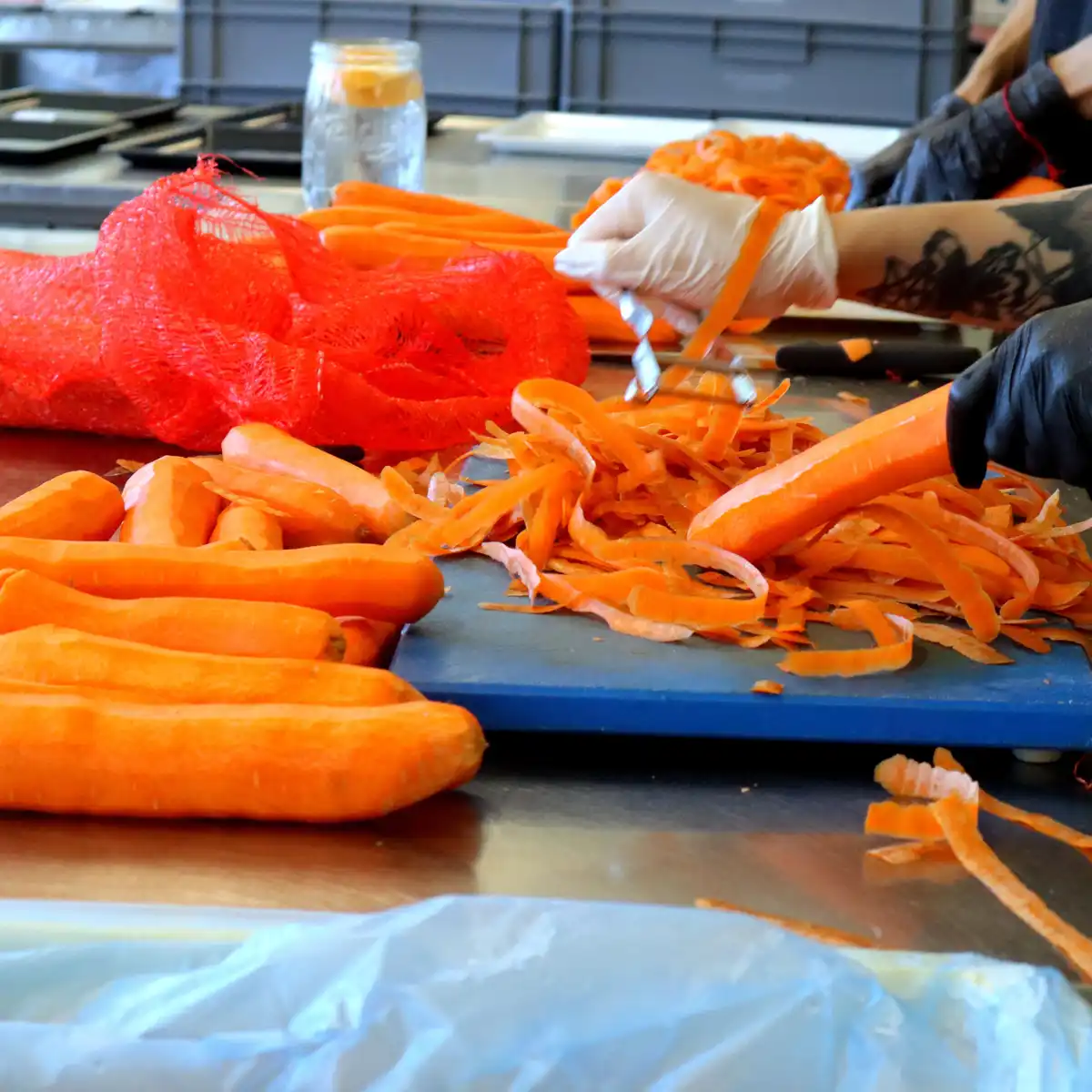 Lunch by Fogt - Friske gulerødder skrælles — råvarer leveret og klargjort dagligt